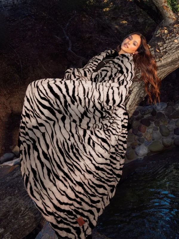 Oversized Blanket - Navy - Mountain Tiger